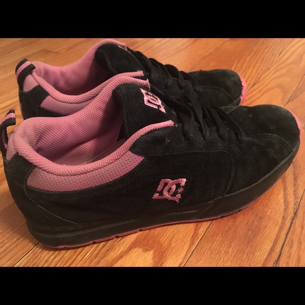 Black & pink DC shoes